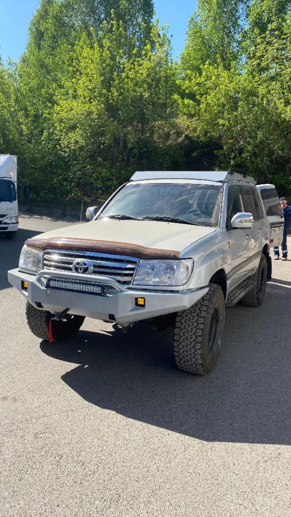Бампер передний Toyota Land Cruiser 105 дуга