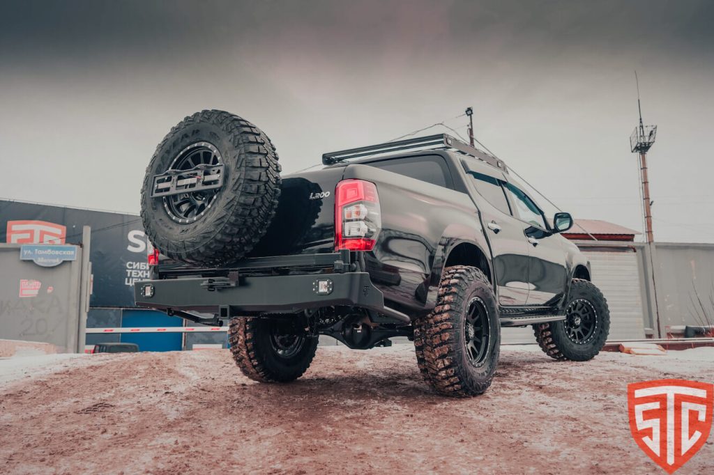 Бампер задний Mitsubishi L200 2019+ калитка центр, под ПТФ Бампер задний Mitsubishi L200 2019+ калитка центр, под ПТФ