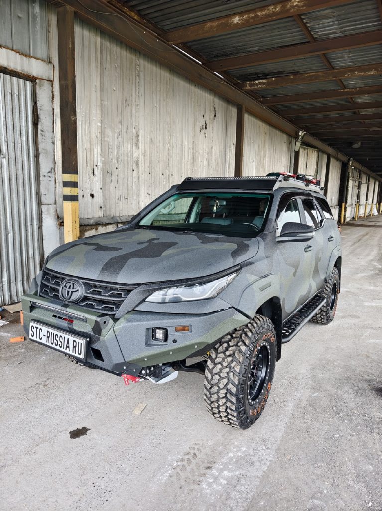 Бампер передний Toyota Fortuner 2015+ балка и ПТФ КОМПЛЕКТ 1 Бампер передний Toyota Fortuner 2015+ балка и ПТФ КОМПЛЕКТ 1