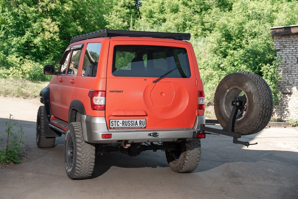 Калитка в штатный бампер Уаз Патриот 2015+