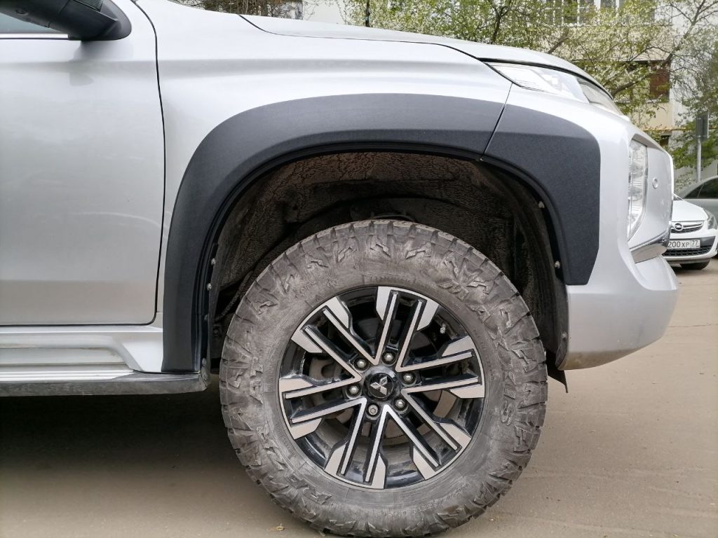 Расширители колесных арок Pajero Sport 2020 20мм